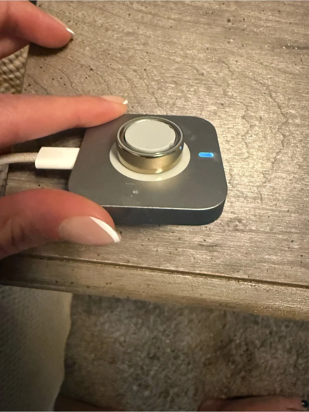 Oura Ring Gen 4 Gold Size 7 + Charger & Cable